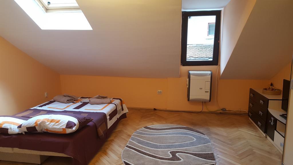 Studio Piata Sfatului - Braşov Extérieur photo